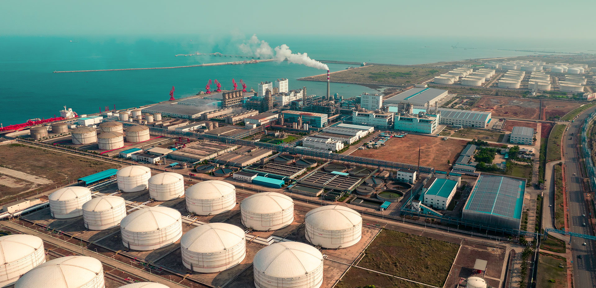 Explosion-proof electric actuator for emergency shutoff valve controls in oil and gas plant